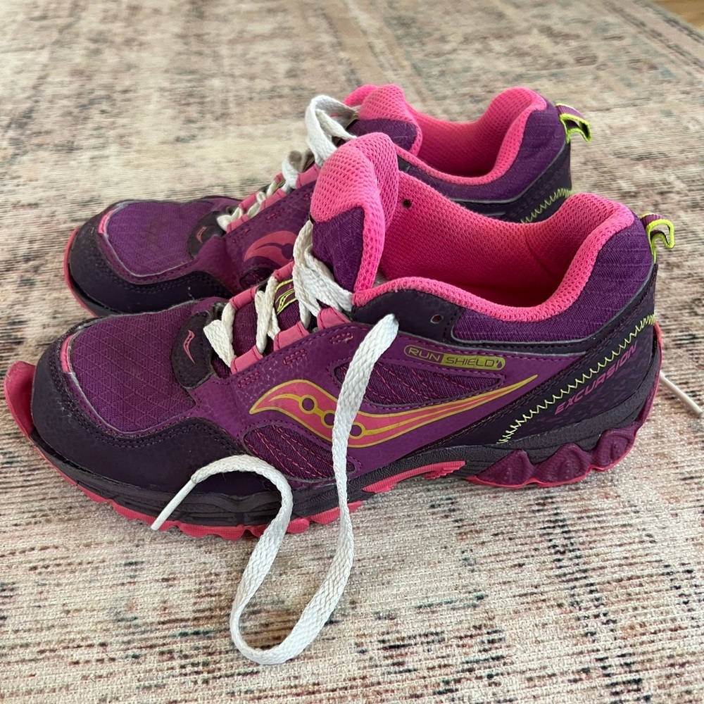 Saucony Peregrine Trail Vibrant Purple and Pink Sneakers - Picture 3 of 5